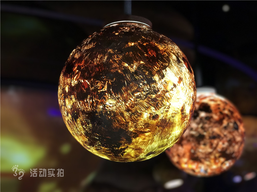 天文馆内有大量的激光球显系统,以球型显示,全围合视角,给人极为逼真