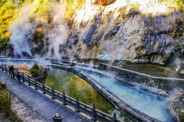 最著名的热海大滚锅,池深3米,泉眼涌出来的水常年在97°以上,千万别当
